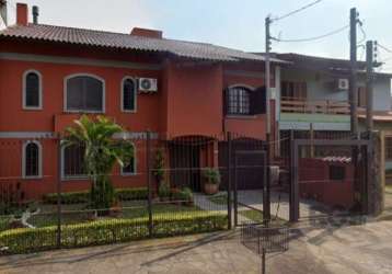 Casa de 04 dormitórios sendo 02 suíte com 03 pavimentos e 03 vagas de garagem.&lt;br&gt;&lt;br&gt;living amplo, lavabo, cozinha, lavanderia, amplo pátio com churrasqueira. &lt;br&gt;&lt;br&gt;04 dormi