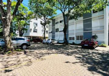 Apartamento garden de 100m², 3 dormitórios, living amplo para 2 ambientes, cozinha com copa, área de serviço separada, 1 banheiro social e 1 banheiro de serviço, 1 vaga de garagem. imóvel com pátio em