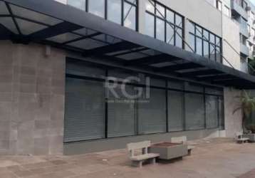 Prédio comercial com dois pavimentos sendo: esquina no calçadão.polo comercial do centro.&lt;br&gt;pavimento térreo com 365,33 m²,  deste então&lt;br&gt;270,91 m² são destinados á área comercial e 94,