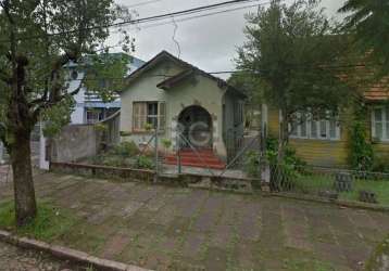 Terreno com casa antiga em cima medindo 8,80x44 metros, bem localizado próximo a tudo no bairro glória.