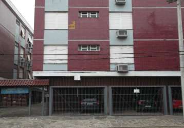 Aluga ou vende apartamento de 02 dormitórios em andar alto, sala, cozinha com armários, área de serviço, banheiro e piso parquet. condomínio oferece: zelador, salão de festas com churrasqueira. locali