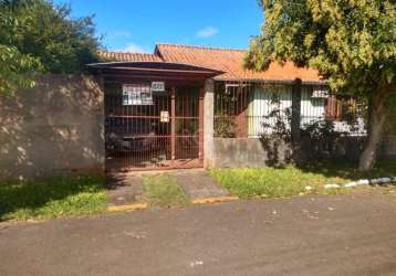 Casa 2 dormitórios, sala, cozinha americana, churrasqueira, área de serviço, despensa,2 vagas de garagem, pátio.