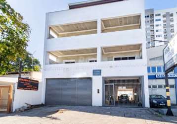 Prédio próximo ao stripp center, possui uma loja comercial com 68mt², 04 apartamentos com 80mt ², todos os apartamentos tem dois banheiros, dois dormitorios e sacada mais 01 cobertura com 150mt², 01 d