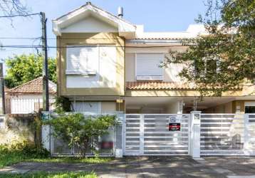 Casa 3 dormitórios | nonoai | zona sul&lt;br&gt; &lt;br&gt; casa 3 dormitórios, transformado em 2 dormitórios, suíte master com closet, espera para banheira, 3 banheiros. living estendido, ampla cozin