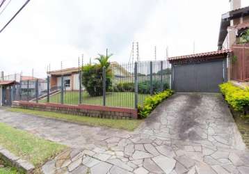 Casa com 4 dormitórios e 3 vagas de garagem no bairro vila assunção na zona sul de porto alegre.&lt;br&gt;&lt;br&gt;ótima residência térrea em terreno medindo 24,00 x 40m00, com 4 dormitórios sendo 1 