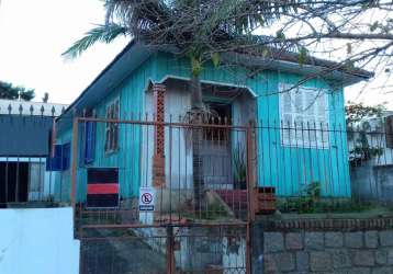 Casa de 2 dormitórios no jardim botânico ao lado do bourbon ipiranga, com living de dois ambientes, sala de jantar, banheiro social e cozinha, garagem fechada para um carro e estacionamento para mais 