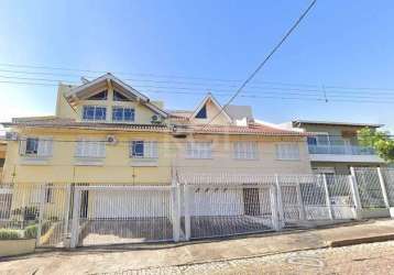 Casa de 5 dormitórios, sendo 1 suíte com hidromassagem, com 3 andares no bairro sarandi. despensa, cozinha ampla, lavabo, escritório, living, lareira churrasqueira, tabuão, lareira, garagem para 4 car