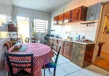 Casa com 3 dormitórios (uma suíte), 166m2. living com dois ambientes com pátio. &lt;br&gt;ótima oportunidade! &lt;br&gt;imóvel amplo à venda com 3 quartos, sendo 1 suíte, e 2 banheiros no total. o imó