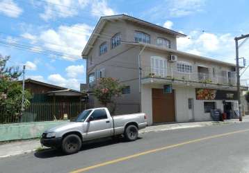 Casa á venda no jardim universitário na santa isabel em viamão.&lt;br&gt;imóvel com espaço comercial no primeiro andar, segundo andar, casa com sala de estar, sala de jantar, três dormitórios, sendo u