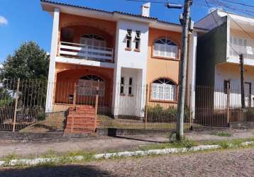 Casa no centro de viamão.&lt;br&gt;imóvel com três dormitórios, sendo um suíte, um dormitório de empregada, quatro banheiros, sala de estar e sala de refeição, lareira, churrasqueira, jardim de invern