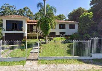 Casa no centro de viamão.&lt;br&gt;,imóvel com quatro dormitórios, sendo dois suítes, sala de jantar e sala de estar com lareira, adega, área de churrasco, churrasqueira, jardim amplo, despensa, área 