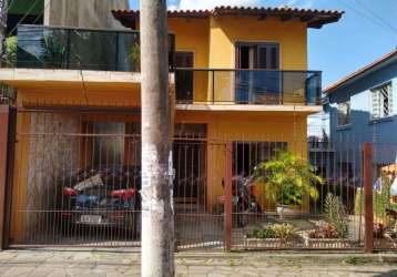 Casa de 3 dormitórios no centro de viamão.&lt;br&gt;imóvel com três dormitórios, sendo dois suítes, sala, cozinha, banheiro, área de serviço, lareira, quiosque, churrasqueira, piscina, cerca elétrica,