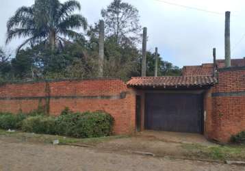 Casa no centro de viamão.&lt;br&gt;casa com cinco dormitórios, sendo uma suíte, sala de estar, sala jantar, sala de tv com lareira, escritório, cozinha, lavanderia, ar condicionado, oito banheiros, do