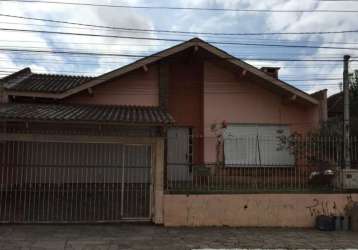 Casa á venda no bairro santa isabel em viamão&lt;br&gt;&lt;br&gt;imóvel de três dormitórios, sala, cozinha, banheiro, lareira e salão com churrasqueira.