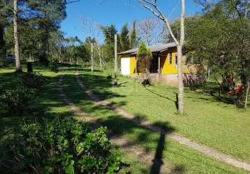 Sítio composto por 05 residências individuias, &lt;br&gt;casa amarelo n. 01 tem dois quartos, cozinha, sala e varanda conjugados, 1 banheiro e área de serviço. casa azul, 2 idem a casa amarelo. casa 0