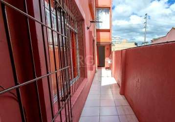 Apartamento de 110 metros quadrados no bairro azenha &lt;br&gt;com 3 quartos mais área de serviço!&lt;br&gt;ótimo apartamento, pronto para morar no primeiro andar, no centro do bairro azenha, próximo 