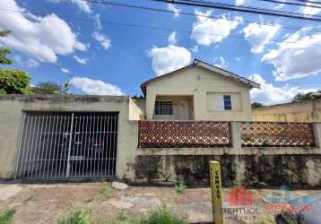 Casa a venda em localização privilegiada