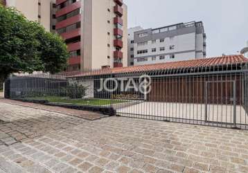 Casa residencial / comercial no água verde - j8