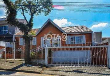 Casa com jardim no vista alegre - j8