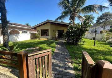 Casa em condomínio fechado com 4 quartos à venda na praia do lazaro, ubatuba  por r$ 1.850.000