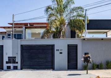 Sobrado à venda, com 4 quartos, sendo 1 suíte, com piscina, churrasqueira. localizado no parque san