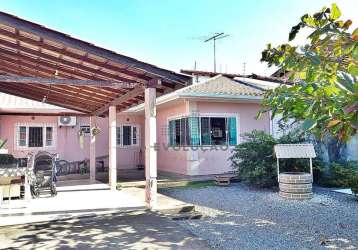 Casa 2 quartos, 6 vagas, escritura - madri - santa catarina