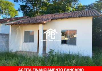 Casa com 2 quartos, sala, cozinha, banheiro e área de serviço. local seguro pequeno condomínio sem taxas, 100 metros de rodovia , 1.5km do centro de s