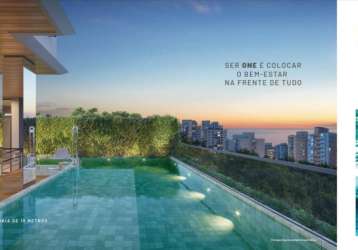 Apartamentos quarto e sala  e 2 suítes  a 200 metros da praia da barra.