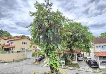 Casa em condomínio fechado com 2 quartos à venda na rua retiro dos artistas, pechincha, rio de janeiro, 74 m2 por r$ 550.000