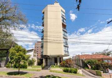 Cobertura semi mobiliada com vista perene para o rio guaíba.&lt;br&gt;são 2 dormitórios sendo 1 suíte, living para 2 ambientes com lareira, sacada, espaço gourmet com churrasqueira, terraço, lavanderi