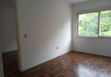 Vende se apto de um quarto passo dareia&lt;br&gt;apartamento de frente pra praça, bem iluminado, um quarto, com área de serviço.&lt;br&gt;todo em parquet. janelas amplas, muito bem localizado.&lt;br&g