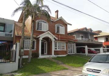 Casa seis dormitórios, suíte, beira-mar, 234m2.&lt;br&gt;casa com 6 dormitórios, estilo americana, com vista para o mar. pavimento térreo: 02 dormitórios  (sendo 01 suíte), 01 banheiro social, sala de