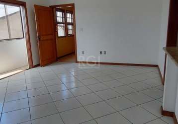 Excelente apartamento, totalmente reformado, 2 dormitórios, amplo living, cozinha americana mobiliada, área de serviço separada. silencioso e muito iluminado e arejado. vista livre. dois  lances de es