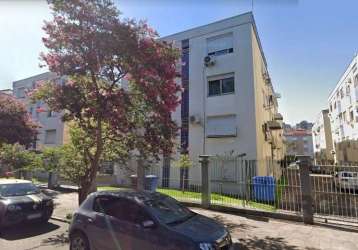 Ótimo apartamento no passo dareia, desocupado, de frente, com 38m² privativos. possui sala ampla, 1 dormitório, banheiro com box, cozinha com área de serviço integrada. piso parquet na sala e no dormi