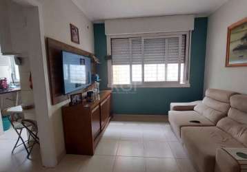 Apartamento na av. germano schmarczek - bairro protasio alves. &lt;br&gt;&lt;br&gt;excelente e impecável apartamento reformado, de frente para rua lateral, 1 lance de escadas, ensolarado e arejado, co