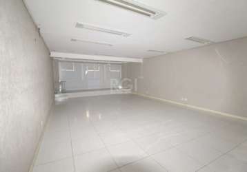 Excelento prédio comercial com 03 andares com banheiros, medindo 300m2, ideal para escritórios comerciais, clinicas, academias, fármácia. não tem garagem e nem elevador..&lt;br&gt;&lt;br&gt;aluguel r$