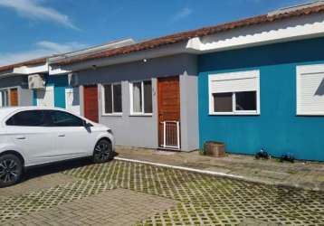 Casa térrea em condomínio fechado composta de 2 dormitórios, amplo living, cozinha americana, banheiro social, área de serviço , pátio nos fundos , uma vaga de garagem, salão de festas, churrasqueira,