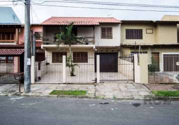 Ótima casa com 3 dormitórios, sendo uma suíte. você pode contar também com um amplo living, lavabo, cozinha integrada com a sala de jantar, churrasqueira, área de serviço/lavanderia independente, banh