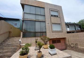 Excelente oportunidade de moradia na zona sul de porto alegre! apresentamos um lindo apartamento térreo, com localização privilegiada e todas as comodidades que você procura.     &lt;br&gt; &lt;br&gt;