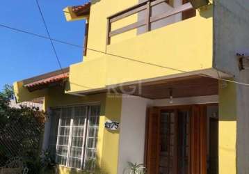 Casa 3 dormitórios, 2 suítes, 2 vagas de garagem, no bairro tristeza, porto alegre/rs   &lt;br&gt; &lt;br&gt;no primeiro piso, living com lareria para dois ou mais ambientes, escritório, lavabo, cozin