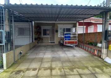 Casa térrea semi mobiliada com 2 dormitórios um deles com um split de 9mil btu, amplo living, cozinha em conceito aberto, banheiro com box de vidro, casa toda com piso em porcelanato, pátio e área fec