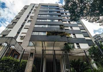 Coliseu vende apartamento 85m² de área privativa com ótima localização, living dois ambientes, três dormitórios sendo um suíte, cozinha, área de serviço,  sacada com churrasqueira e uma vaga de garage