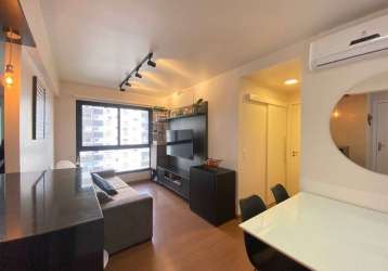 Apartamento com 58m², andar alto, composto por 2 (dois) dormitórios, sendo um deles suíte, living com cozinha americana e churrasqueira.&lt;br&gt;box duplo coberto para 2 (dois) carros.&lt;br&gt;&lt;b