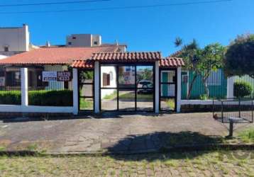 Casa à venda em porto alegre, localizada no bairro cristal. possui 2 dormitórios e 6 vagas de garagem. área privativa de 100m². infraestrutura com aquecimento central, vigilância 24 horas e empresa de