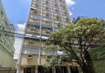 Semi mobiliado, ótimo apartamento em andar alto com linda vista panorâmica, orientação leste, com muito sol pela manhã e luminosidade. próximo a mercados, hospitais, escolas e shoppings. 3 dormitórios