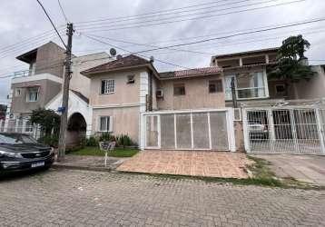 Linda casa lagos de nova ipanema, a casa contém quatro dormitórios sendo uma suíte, que conta com uma sala de cinema com móveis sob medida. no sótão temos o 4º dormitório. amplo living e cozinha com m