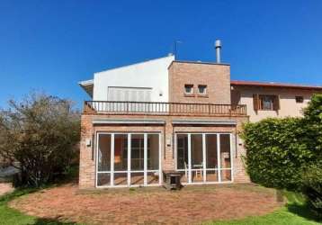 Casa à venda no condomínio cantegril em viamão. &lt;br&gt;&lt;br&gt;residência com 4 quartos, sendo 1 suíte com closet, 2 banheiros e 1 lavabo, sacada, cozinha integrada com sala de estar e jantar,  e