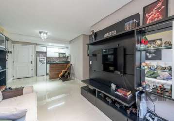 Vende-se apartamento mobiliado, no bairro petrópolis, desocupado, com 2 quartos (dormitórios) com suíte e vaga de garagem coberta, living em dois ambientes, cozinha americana com churrasqueira, banho 