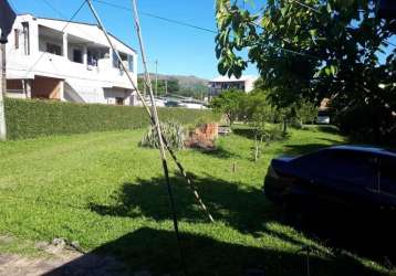 Casa  de alvenaria com 2 dormitórios 2 banheiros e 5 vagas no coração da vila nova , com terreno plano e extenso. com arvores frutiferas , e muito verde .aceita imóvel ou carro com avaliação do propri