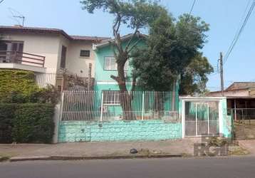 Conheça esta incrível casa localizada na rua dr. mario totta, no bairro tristeza, em porto alegre. este imóvel dispõe de 4 dormitórios, sendo 1 suíte, ideal para famílias que buscam espaço e conforto.